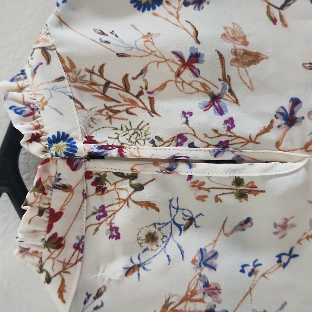 Max Studio Floral Smocked Blouse Cream - Picture 7 of 10